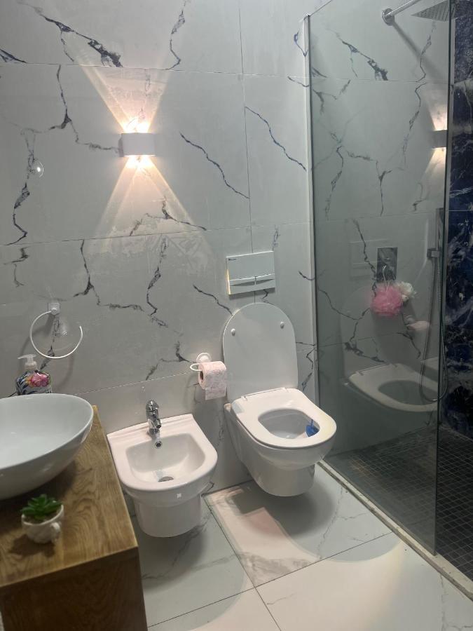 Guest House Open Room Durres Bagian luar foto