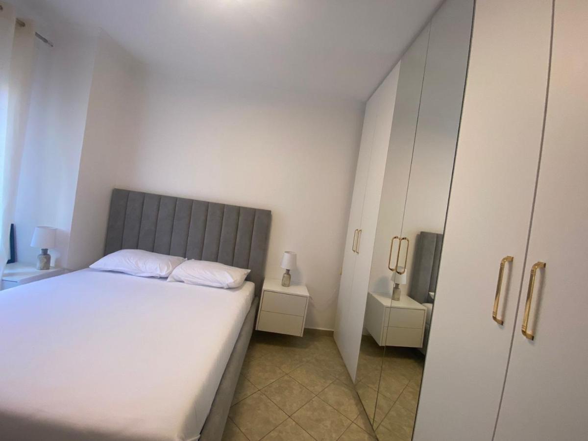 Guest House Open Room Durres Bagian luar foto