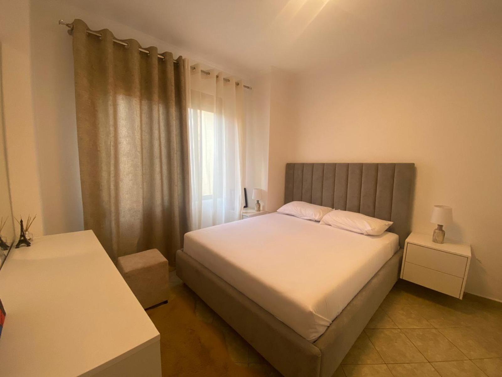 Guest House Open Room Durres Bagian luar foto